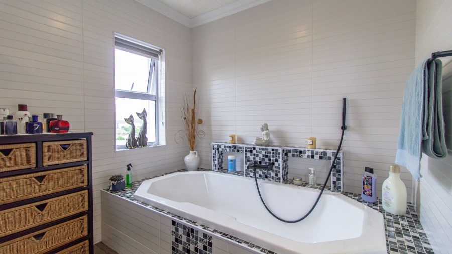 4 Bedroom Property for Sale in Yzerfontein Rural Western Cape